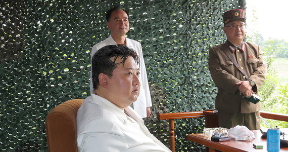 Korea Północna wystrzeliła w środę międzykontynentalny pocisk balistyczny (ICBM) typu Hwasong-18. Test odbył się pod osobistym nadzorem Kim Dzong Una. Przywódca Korei Północnej zapowiedział tego dnia dalszą rozbudowę bojowego potencjału nuklearnego jego kraju i intensyfikację testów.