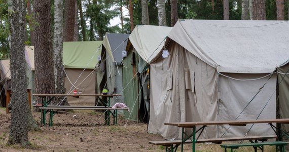 Dwie osoby zostały ranne w czasie burz, które w nocy przechodziły nad Polską. Strażacy musieli ewakuować cztery obozy namiotowe. W sumie interweniowali 335 razy.