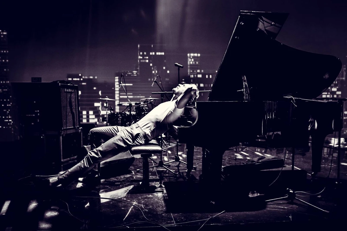 "Letnie Oczarowanie" to koncertowa odsłona krakowskiego festiwalu "WODECKI TWIST". Trasa zaczyna się 13 lipca, a muzycy wystąpią w dziewięciu największych polskich amfiteatrach. Jednym z nich jest  Sławek Uniatowski. "Uwielbiam śpiewać piosenki Zbyszka" - mówi w RMF FM Uniatowski. "Są piękne i ponadczasowe" - dodaje muzyk.  