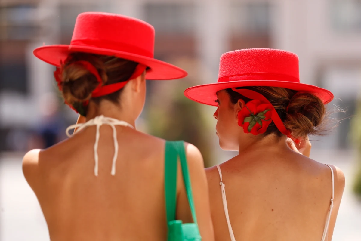 40-stopniowe upały ogarnęły południe Europy. Żar leje się z nieba na mieszkańców Hiszpanii, Włoch, Francji, Grecji i Chorwacji oraz licznie odwiedzających te kraje w wakacje turystów. Niestety, jest już pierwsza ofiara śmiertelna. Pod Mediolanem z gorąca zmarł 44-letni mężczyzna. Poniżej znajdziesz mapę, na której możesz sprawdzić, gdzie jest w tej chwili najbardziej gorąco.