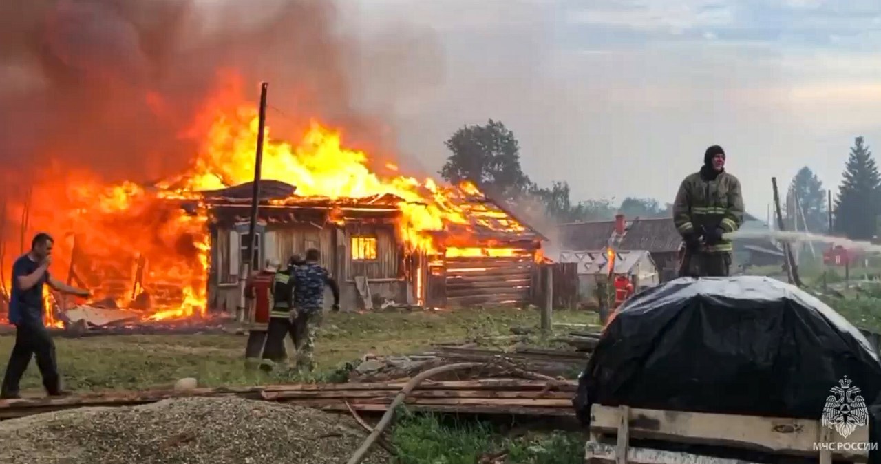 Śmiertelne pożary i powodzie w Rosji - Zielona w INTERIA.PL