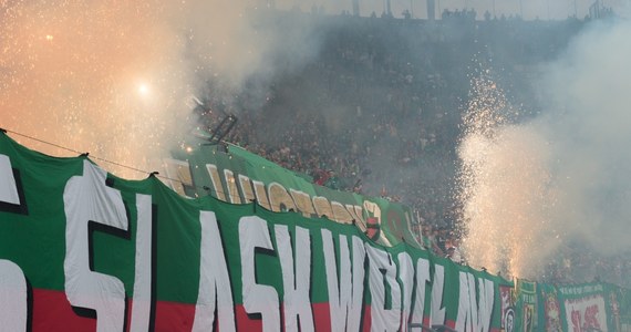Rada Miejska Wrocławia zdecydowała o udzieleniu 20 mln zł pożyczki klubowi piłkarskiemu Śląsk Wrocław. Miasto chce sprzedać klub, a jego kupnem zainteresowana jest jedna firma.