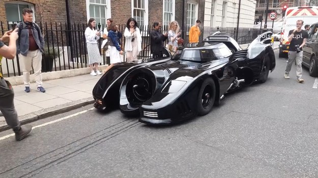 Przechadzając się londyńskimi uliczkami, Łukasz Siudak natknął się na Batmobil. 