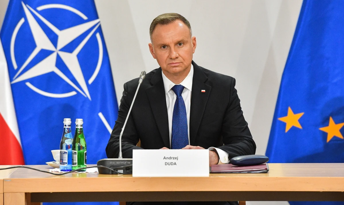 W Warszawie odbyło się - zwołane przez prezydenta Andrzeja Dudę - posiedzenie Rady Bezpieczeństwa Narodowego, na którym przedstawiono ustalenia szczytu NATO w Wilnie. Szef państwa podkreślił, że w stolicy Litwy zapadły "bardzo ważne postanowienia", wskazując m.in. na zatwierdzone po raz pierwszy od zimnej wojny plany obronne Sojuszu Północnoatlantyckiego.