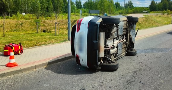 Policja i prokuratura wyjaśniają okoliczności wypadku na obwodnicy Mrągowa. Zderzyły się tam dwa auta osobowe. W wypadku zginęła 74-letnia kobieta. 