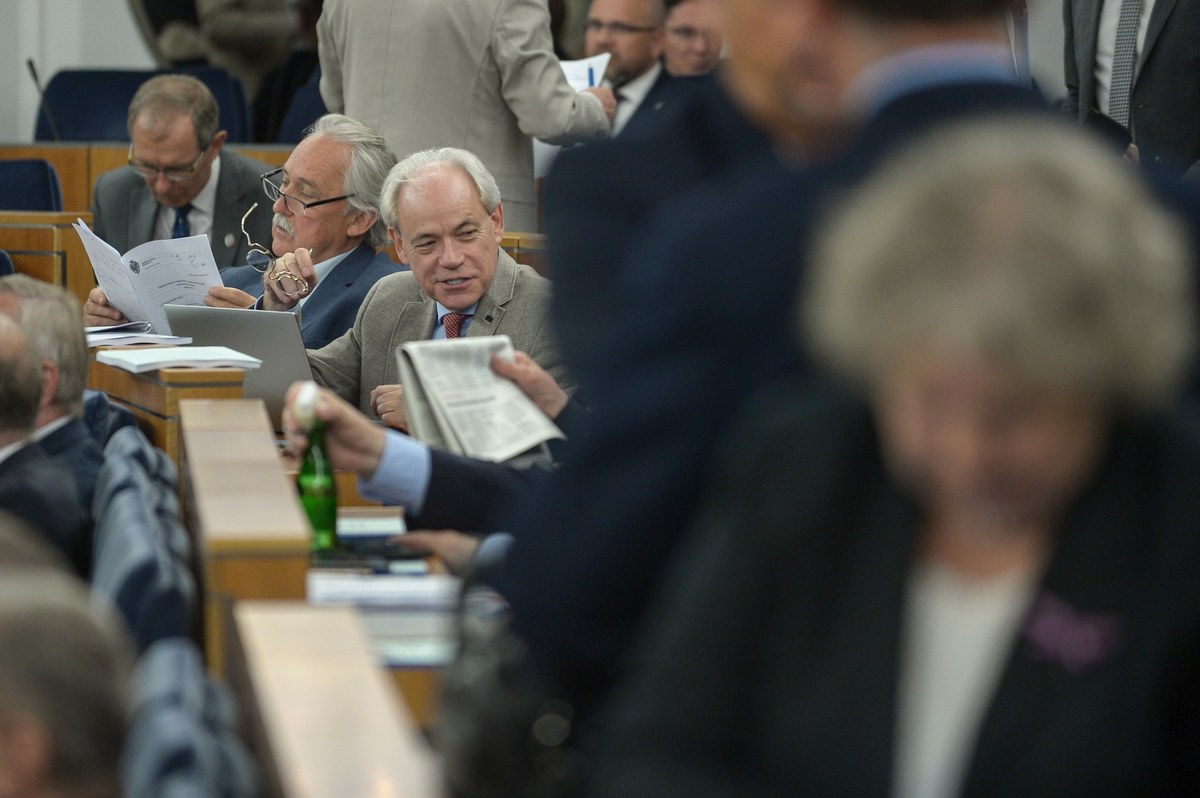 Po odrzuceniu przez Senat projektu zmian w ustawie o komisji do badania rosyjskich wpływów PiS nie może raczej liczyć na wykorzystanie jej w kampanii wyborczej. Znany dziś kalendarz polityczny sprawia, że komisja nie powstanie wcześniej niż we wrześniu, a to za późno, by mogła cokolwiek ustalić przed wyborami.