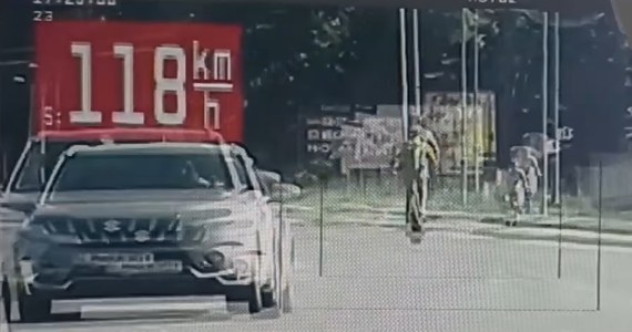 Słowacka policja zatrzymała kierowcę hulajnogi elektrycznej, który rozwinął astronomiczną wręcz prędkość - 118 kilometrów na godzinę. O karze dla niego zdecyduje sąd. 