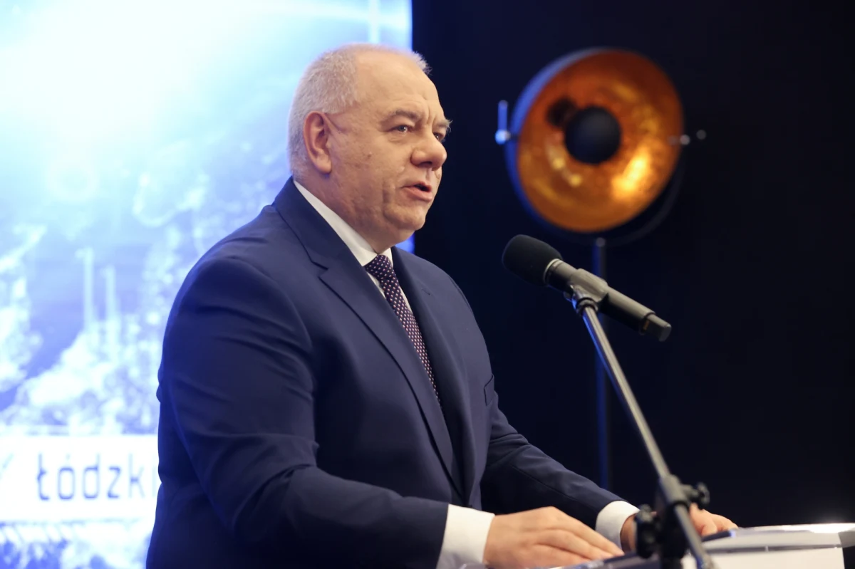 "Jest akceptacja dla budowy przez KGHM małej modułowej elektrowni jądrowej w Polsce" - poinformował minister aktywów państwowych Jacek Sasin. Ministerstwo Klimatu i Środowiska wydało w tej sprawie decyzję zasadniczą - podał KGHM.