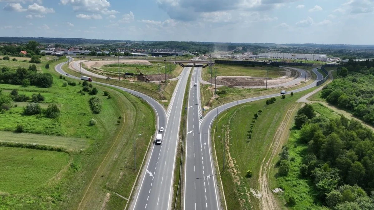 W podkrakowskiej Modlnicy powstanie kładka pieszo-rowerowa, która umożliwi bezpieczne przejście przez drogę krajową 94. Krakowski oddział GDDKiA ogłosił właśnie przetarg na jej wykonanie.     

