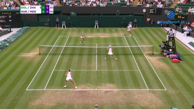 Skrót meczu półfinału gry podwójnej Wimbledonu Caroline Dolehide/ Shuai Zhang - Storm Hunter/ Elise Mertens 1:6, 1:6.

