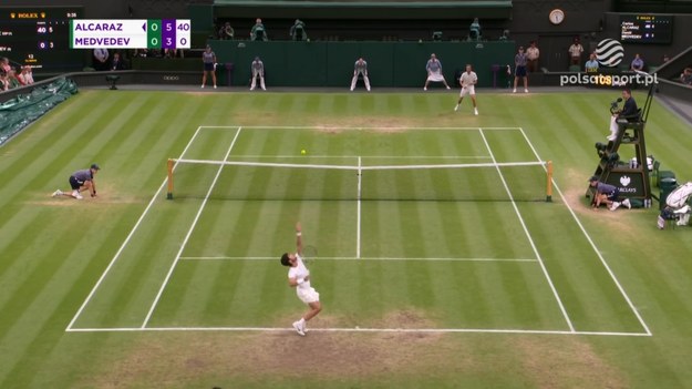 Skrót meczu Wimbledonu Carlos Alcaraz - Daniil Miedwiediew.
