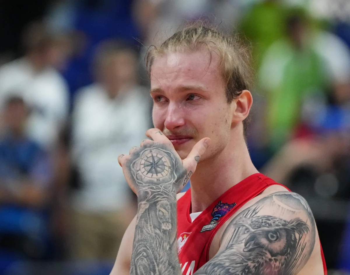 ​Reprezentant Polski, środkowy Aleksander Balcerowski zdobył 11 punktów, miał sześć zbiórek, asystę, przechwyt i blok, a drużyna Boston Celtics, w której występuje, przegrała z New York Knicks 89:97 w meczu Letniej Ligi NBA.