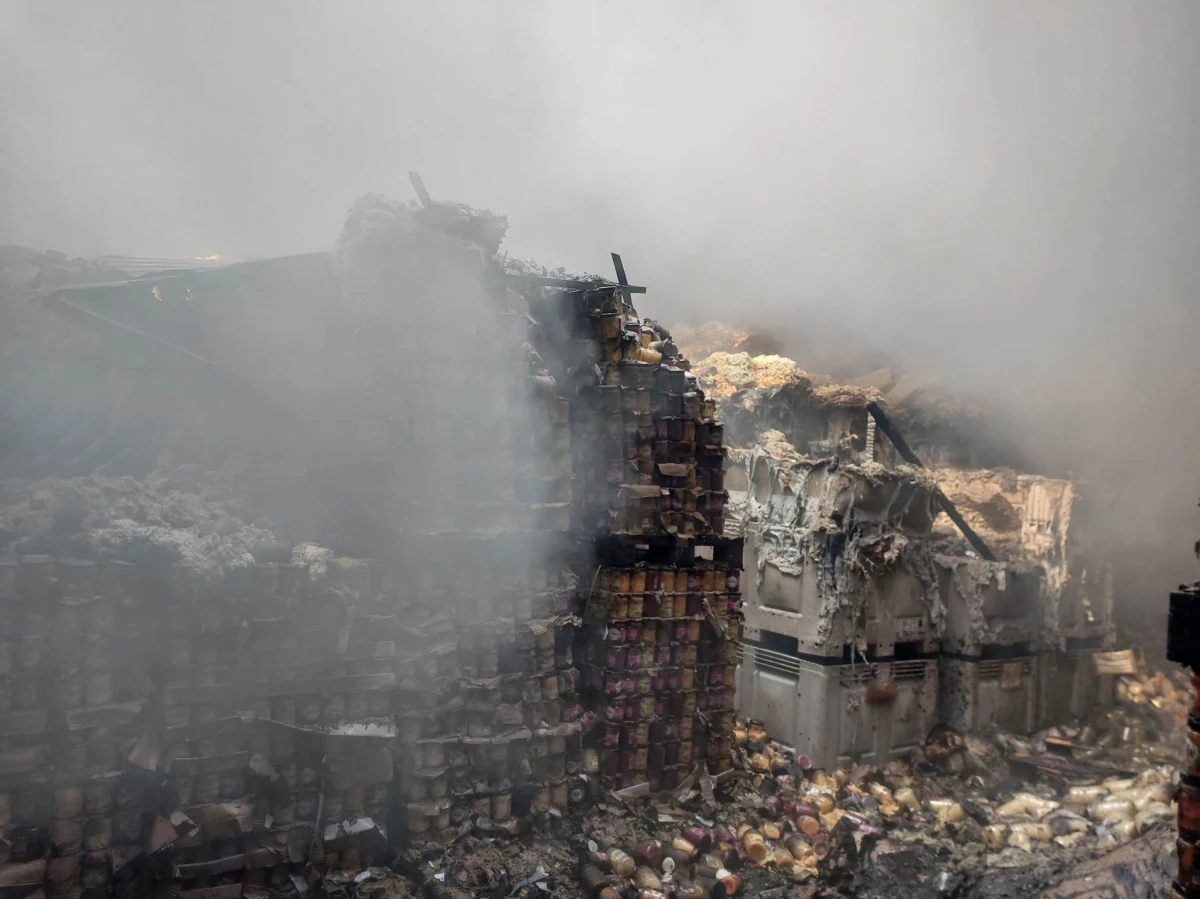 Pożar hali magazynowej w miejscowości Góra na Dolnym Śląsku. Nie ma osób poszkodowanych. Informacje otrzymaliśmy na Gorącą Linię RMF FM - potwierdziła nam ją straż pożarna.