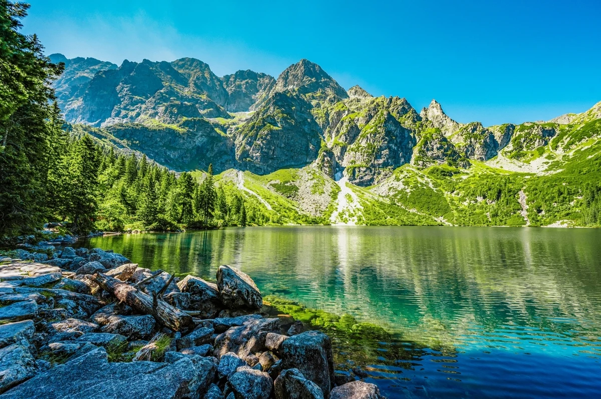Jeśli iść w góry to w ten weekend. Pogoda zapowiada się idealnie. Do wycieczek zachęcają sami przewodnicy tatrzańscy. Zwracają jednak uwagę na to, by odpowiednio przygotować się do wędrówki.