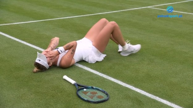 W finale Wimbledonu Marketa Vondrousova pokonała w dwóch setach Ons Jabeur. Zobacz piłkę meczową. 