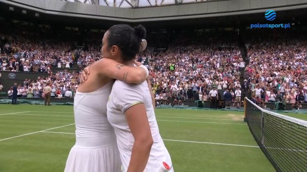 W finale Wimbledonu Marketa Vondrousova pokonała w dwóch setach Ons Jabeur. Zobacz skrót meczu.