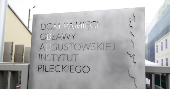 Nieznani sprawcy zniszczyli wieńce złożone przez prezydenta RP i premiera pod pomnikiem ofiar obławy augustowskiej w Gibach. Związek Pamięci Ofiar Obławy Augustowskiej z 1945 roku zgłosił sprawę policji.