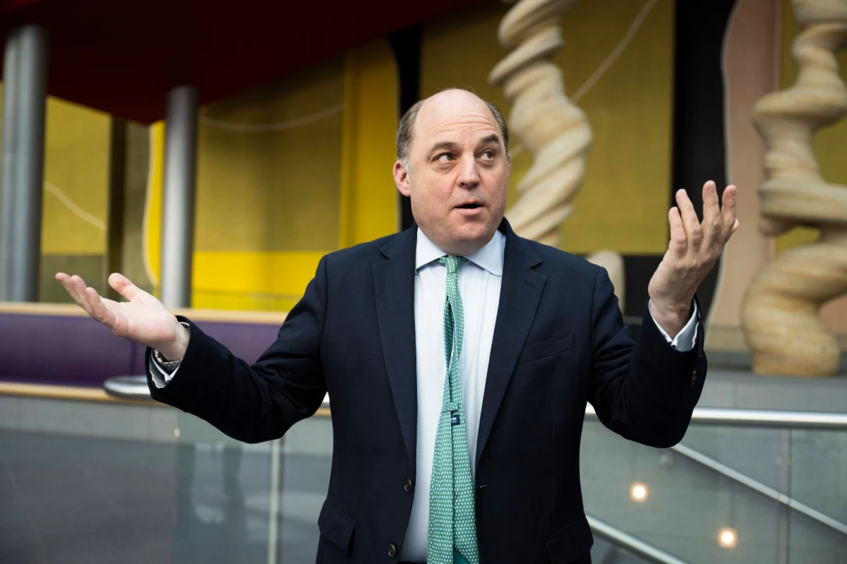 Brytyjski minister obrony Ben Wallace potwierdził, że przy okazji najbliższej rekonstrukcji rządu odejdzie ze stanowiska i nie będzie się ubiegał o mandat poselski w następnych wyborach do Izby Gmin.