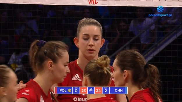 Skrót meczu Polska – Chiny 0:3 (18:25, 23:25, 23:25). Półfinał Ligi Narodów siatkarek 2023.

