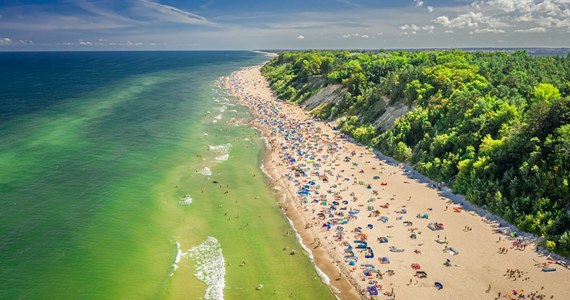 Dobra wiadomość dla odpoczywających na Pomorzu. Sanepid nie ma zastrzeżeń do stanu wody we wszystkich kąpieliskach nad morzem i jeziorami w województwie. Kąpać można się we wszystkich przeznaczonych do tego miejscach.