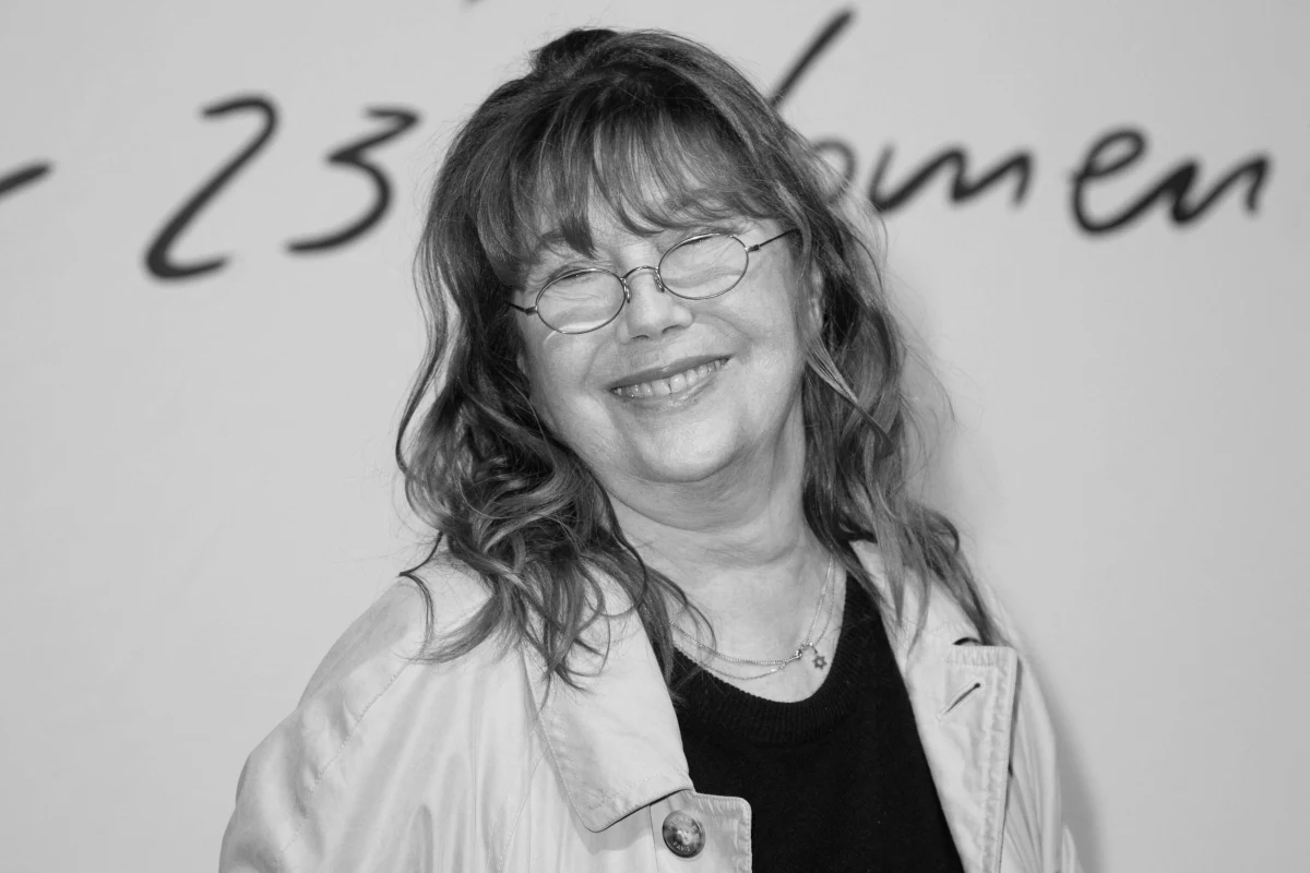 W wieku 76 lat zmarła pochodząca z Wielkiej Brytanii aktorka i piosenkarka Jane Birkin. Od końca lat 60. ubiegłego wieku mieszkała we Francji i tworzyła w języku francuskim. Była trzykrotnie nominowana do Cezara.