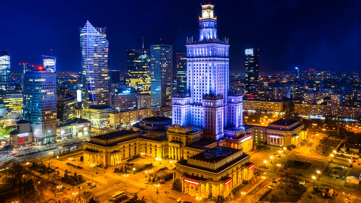 Portal niemieckiego dziennika "Handelsblatt" zwrócił uwagę, że Polska wyrasta na nową potęgę gospodarczą. "​Mimo swoich nieporozumień z Brukselą, Polska stanowiąca pomost na Wschód zyskuje znaczenie w Europie" - czytamy w artykule. Wskazano w nim, że uprzemysłowione kraje Zachodu zmagają się ze skutkami geopolitycznych wstrząsów, tymczasem Polska "pisze swoją historię sukcesu gospodarczego".