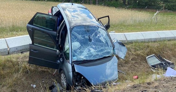 Na drodze krajowej nr 25 w powiecie człuchowskim w województwie pomorskim doszło do zderzenia trzech samochodów osobowych. Jest wielu rannych.