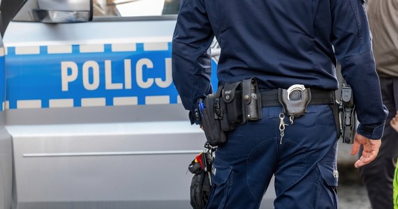 35-latek zaatakował nożem mężczyznę w Łabiszynie w województwie kujawsko-pomorskim - dowiedzieli się dziennikarze RMF FM. Pokrzywdzony z ranami szyi i twarzy trafił do szpitala. Napastnik zbiegł, trwają jego poszukiwania.