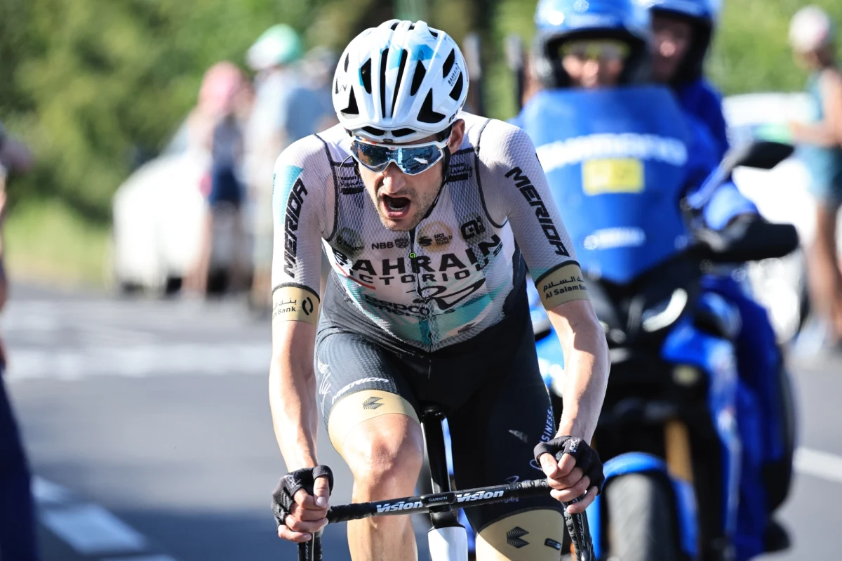 Holender Wout Poels (Bahrain Victorious) wygrał po samotnej akcji 15. etap Tour de France z metą w Saint-Gervais. Liderem pozostał duński kolarz Jonas Vingegaard (Jumbo-Visma), który uplasował się w drugiej dziesiątce. Obok niego przyjechał wicelider Słoweniec Tadej Pogacar (UAE Team Emirates).