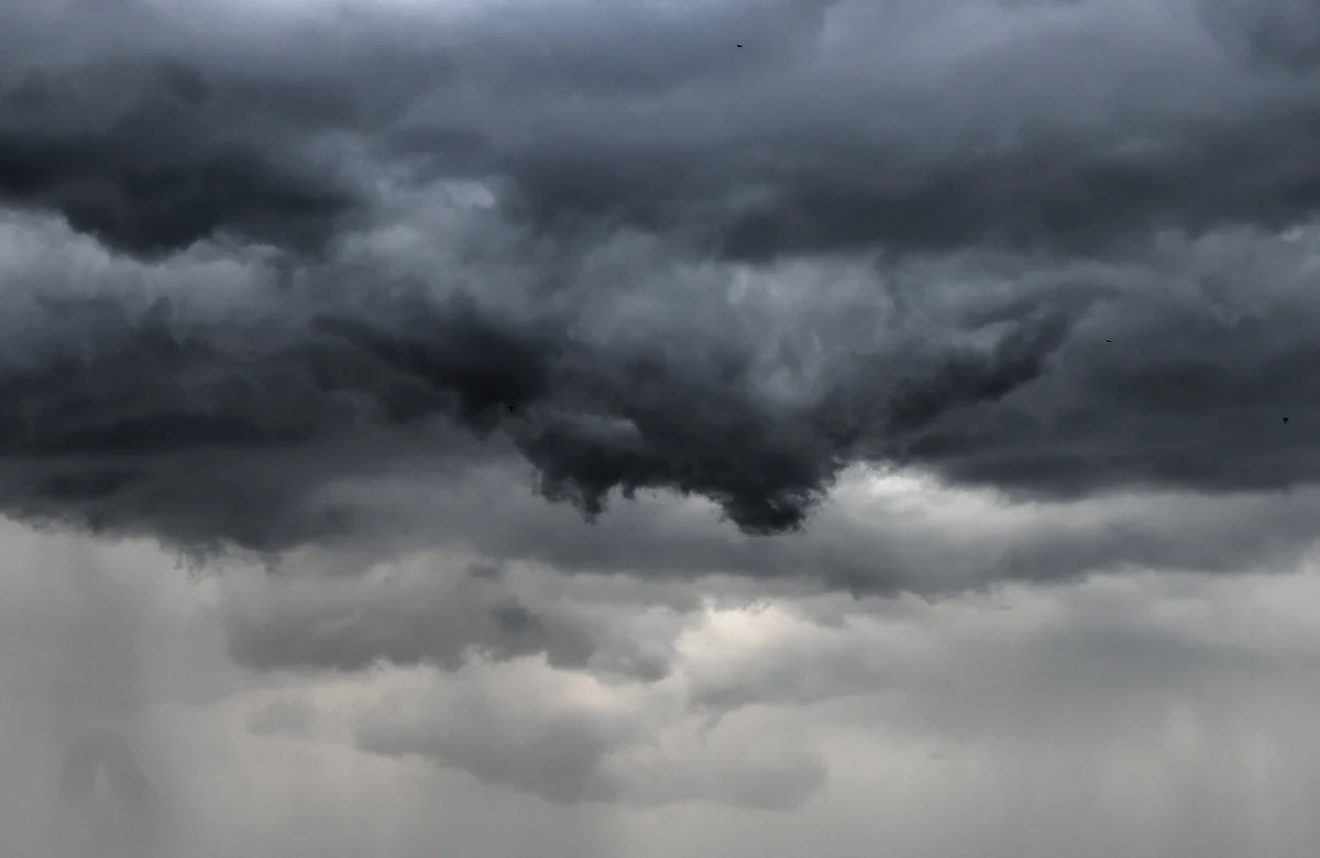 Instytut Meteorologii i Gospodarki Wodnej wydał ostrzeżenia pierwszego i drugiego stopnia przed burzami z gradem. Obowiązują one w 10 województwach. Dotyczą niemal całego woj. podkarpackiego, południowej części woj. lubelskiego oraz dwóch południowych powiatów woj. małopolskiego. 