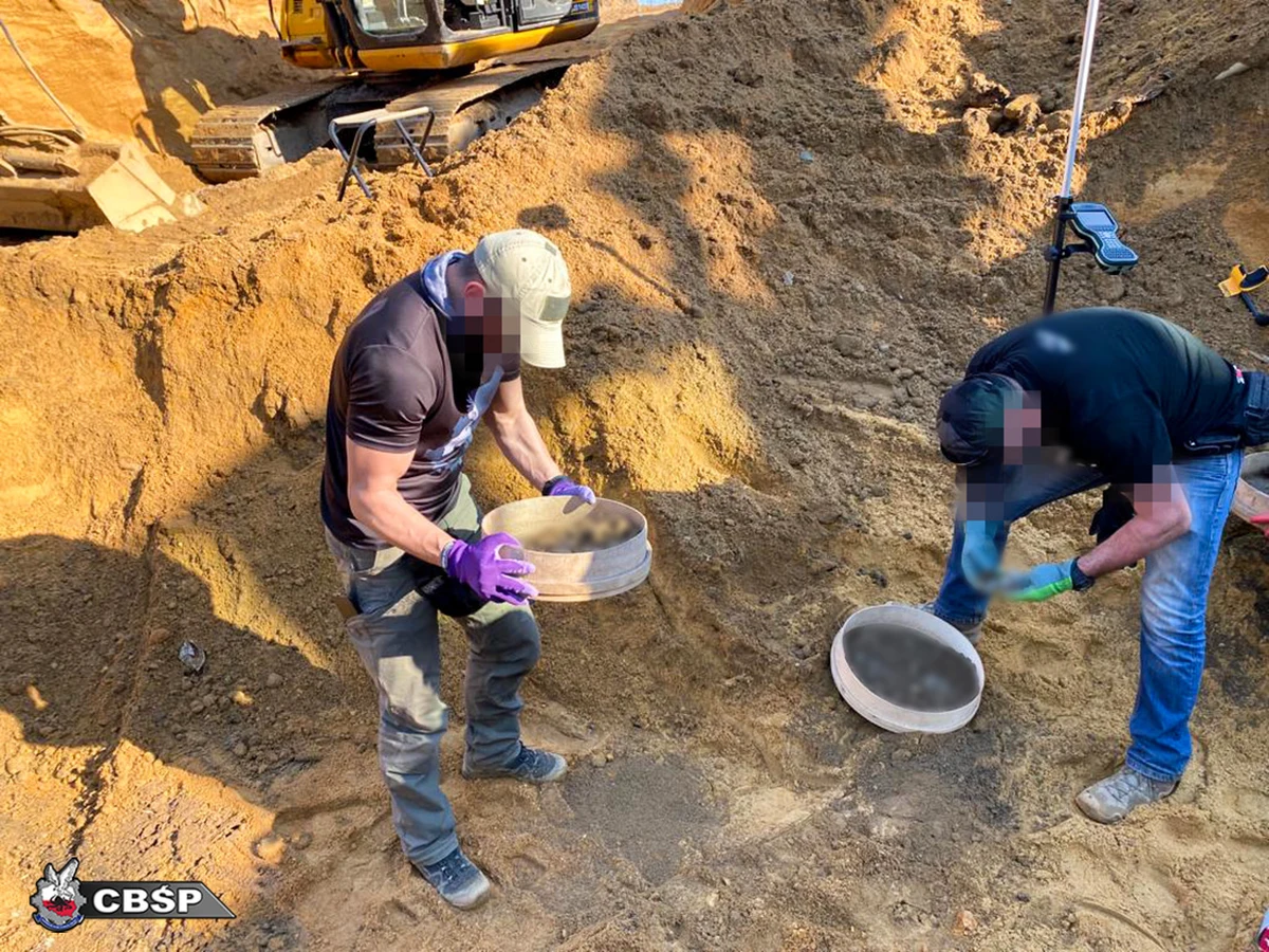 Policjanci z wrocławskiego CBŚP wspólnie z dolnośląską Prokuraturą Krajową wyjaśnili sprawę zaginięcia mężczyzny z 1997 r. Wszystko wskazuje na to, że padł ofiarą zabójstwa na tle porachunków gangów z lat 90. w południowo-zachodniej Polsce, nazywanych "wojną spirytusową". W sprawie zatrzymano dwóch mężczyzn.