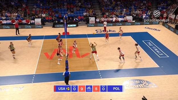 Fragmenty meczu Polska – USA 3:2 (25:15, 16:25, 25:19, 18:25, 17:15). Liga Narodów siatkarek 2023 – spotkanie o 3. miejsce. Najlepsze akcje Magdaleny Stysiak.

