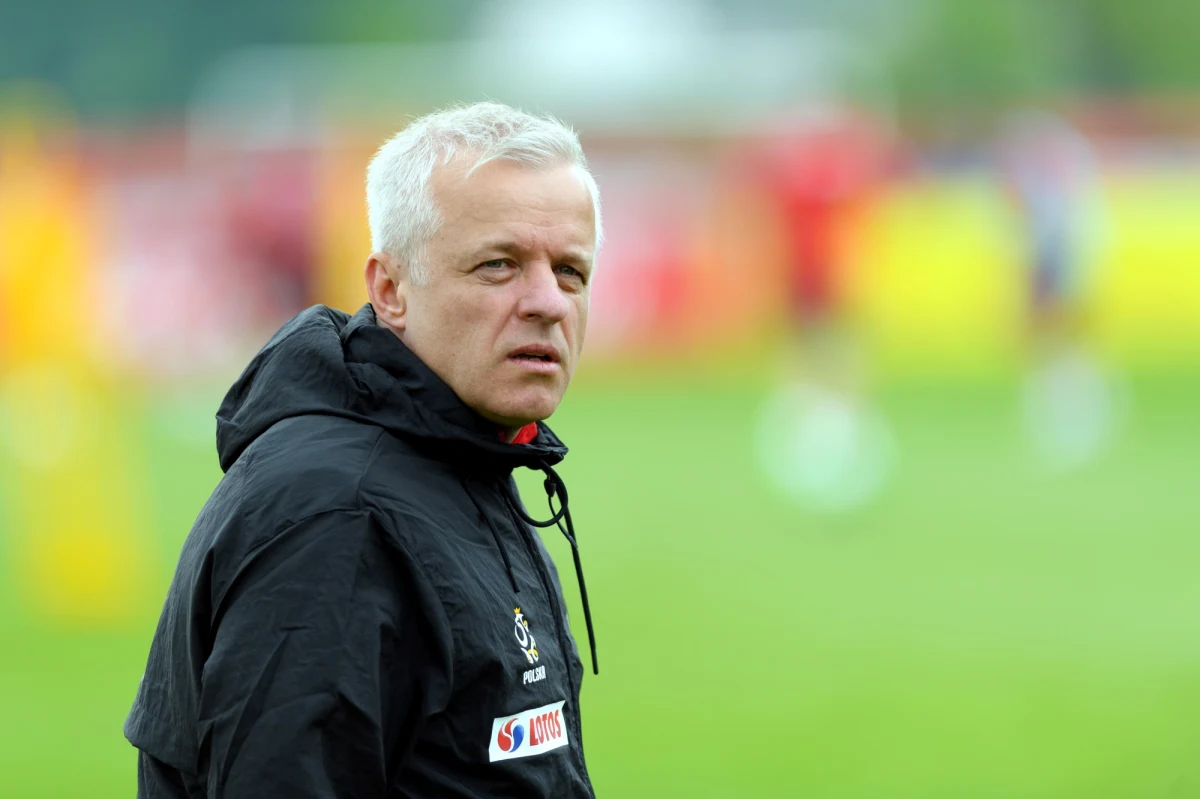 Jacek Jaroszewski - lekarz piłkarskiej reprezentacji Polski odniósł się do artykułu portalu onet.pl na temat swojego konfliktu z braćmi Krychowiakami. Chodzi o wspólny biznes medyczny, który prowadzili panowie. Według informacji portalu Jaroszewski miał przejąć władzę nad spółką niezgodnie z prawem. Lekarz reprezentacji zaprzeczył i podczas dwugodzinnego spotkania zapewniał, że to on jest w tym konflikcie ofiarą.