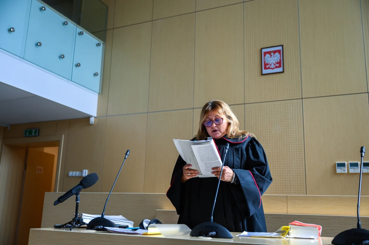 29-letnia Joanna B. i jej starszy partner Rafał Z. są oskarżeni w sprawie zabójstwa 6-tygodniowej Zuzi. Dziewczynka zginęła w wielkopolskim Złotowie w listopadzie 2021 roku. W poniedziałek odbyła się pierwsza rozprawa w tej sprawie.