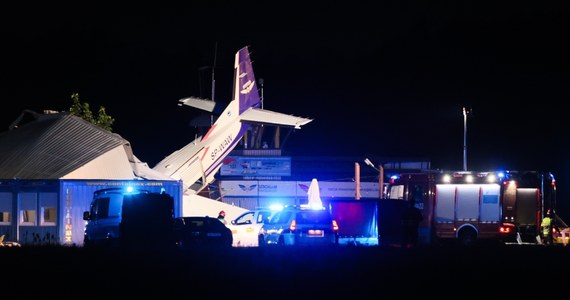 5 osób nie żyje, a 8 zostało rannych po tym, jak samolot Cessna runął na hangar, w którym byli ludzie. Do wypadku doszło na lotnisku w miejscowości Chrcynno koło Nowego Dworu Mazowieckiego. 