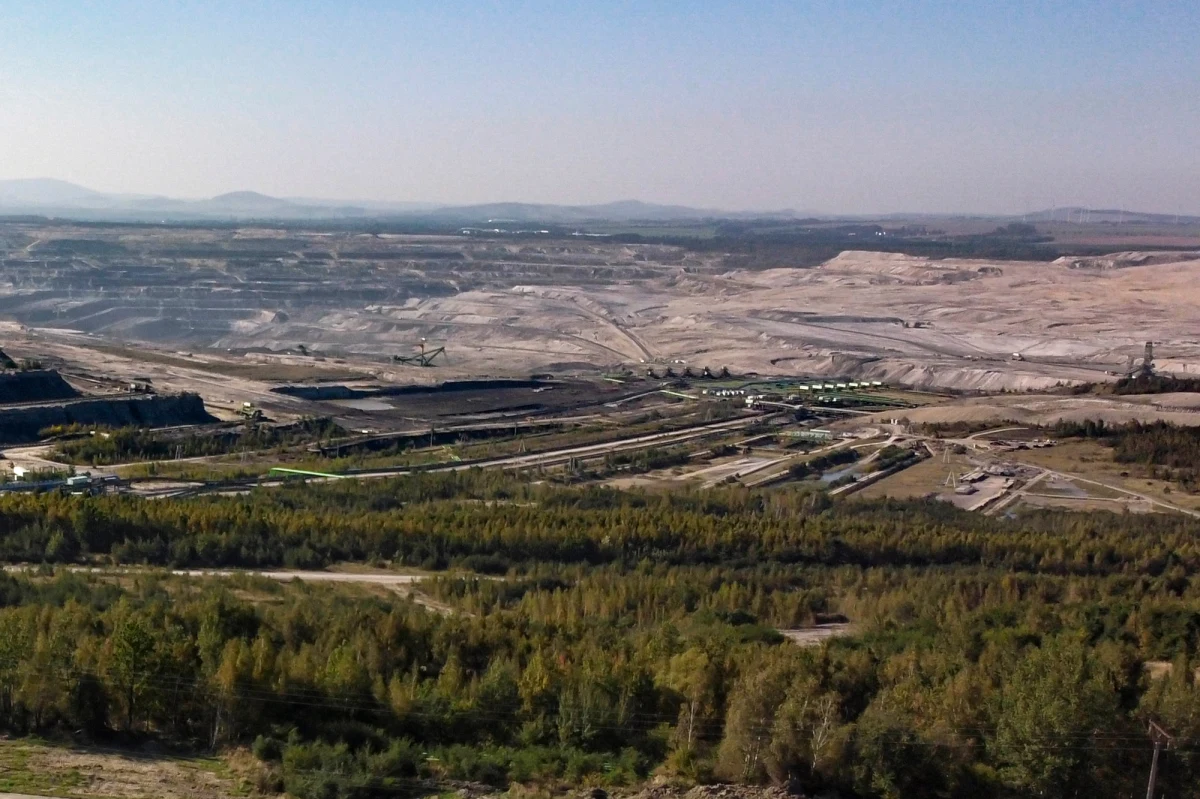 Naczelny Sąd Administracyjny uchylił postanowienie w sprawie wydobycia węgla brunatnego w Turowie. W efekcie popieranego przez rząd zażalenia, złożonego przez Polską Grupę Energetyczną, NSA uchylił decyzję Wojewódzkiego Sądu Administracyjnego i odmówił wstrzymania wykonania jego postanowienia. Stanowisko NSA oznacza odblokowanie koncesji dla kopalni w Turowie.