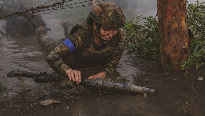 Jakiś czas temu w sieci zaczęły pojawiać się doniesienia o poważnych problem ukraińskich żołnierek, które muszą mierzyć się nie tylko z problemami sanitarnymi i zdrowotnymi, ale i za dużymi męskimi mundurami. Idą zmiany!
