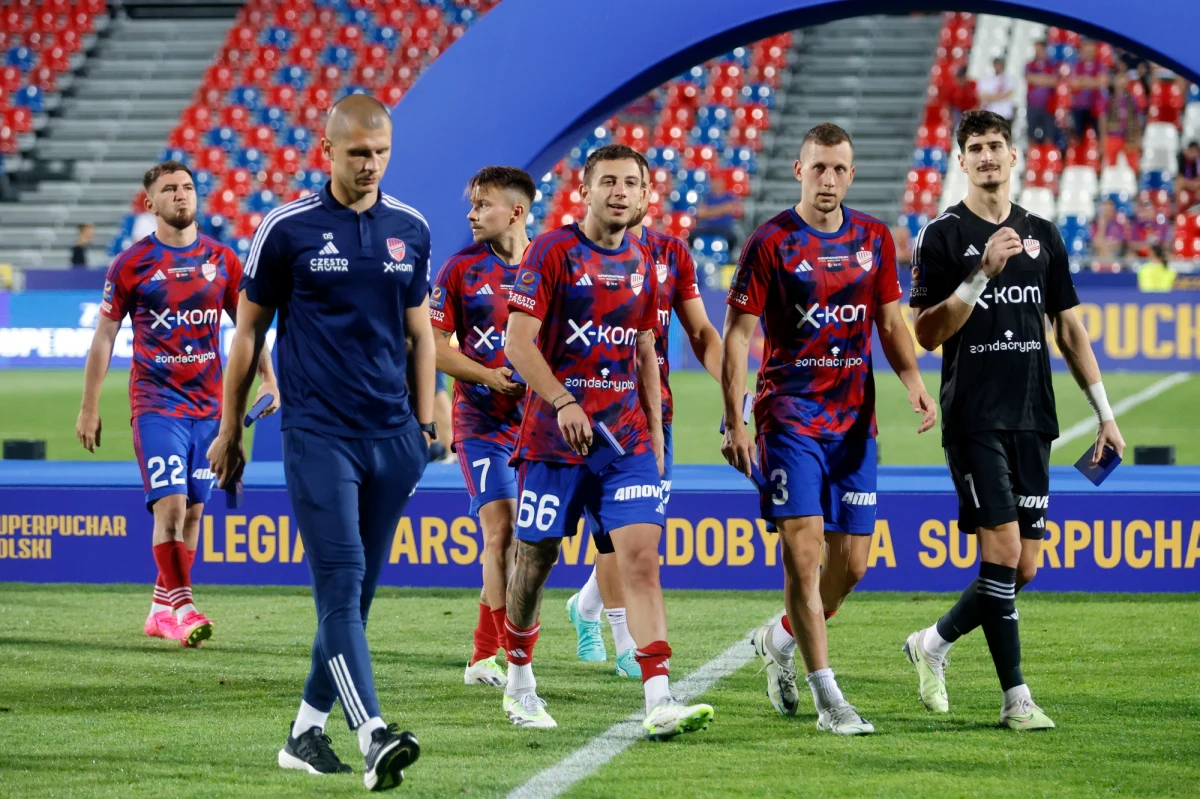 Piłkarze Rakowa Częstochowa potrzebuję przynajmniej remisu w Estonii, aby awansować do 2. rundy kwalifikacji Ligi Mistrzów. W ubiegłym tygodniu wygrali bowiem u siebie z Florą Tallinn 1:0. Rewanż zaplanowano na wtorek na godzinę 19.