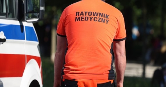 Ratownik medyczny został zaatakowany w nocy w Przecławiu (powiat policki) przez mężczyznę, któremu udzielał pomocy. Pijany 42-latek wezwał pomoc do zranionej nogi.