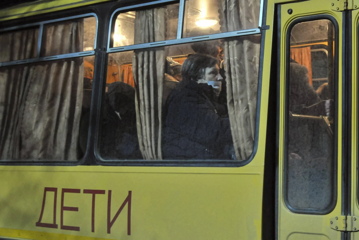 Czy deportowane z Ukrainy dzieci powrócą w rodzinne strony? O tajnych negocjacjach w tej sprawie, prowadzonych przez Arabię Saudyjską i Turcję z Rosją i Ukrainą, informuje "Financial Times". Rozmowy mają trwać już od kilku miesięcy, a jedną z pośredniczących osób jest oligarcha Roman Abramowicz.