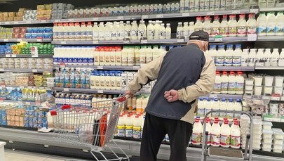 Supermarkety będą musiały oddawać potrzebującym niesprzedaną żywność