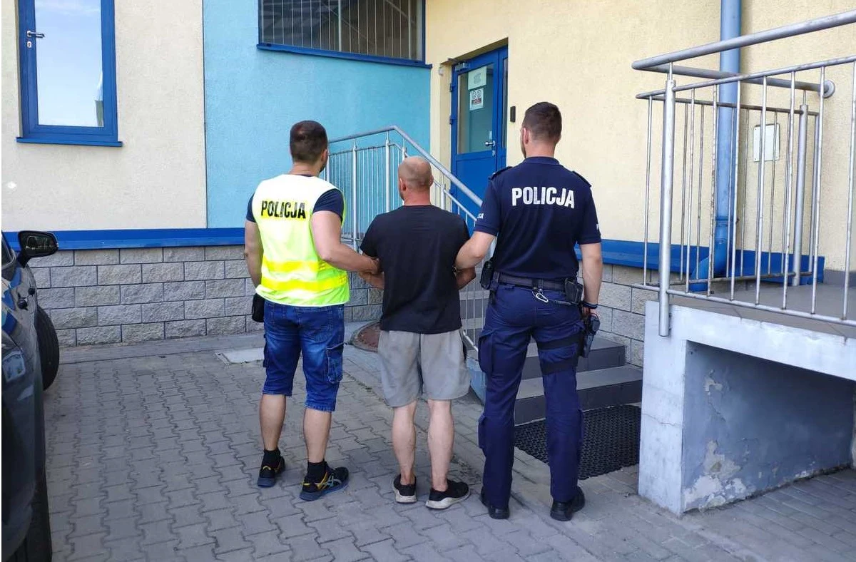 Policjanci z Łodzi zatrzymali 32-latka podejrzewanego o przestępstwo seksualne. Mężczyzna ukrywał się przed wymiarem sprawiedliwości. Od roku zmieniał miejsce zamieszkania i odciął się od najbliższych.