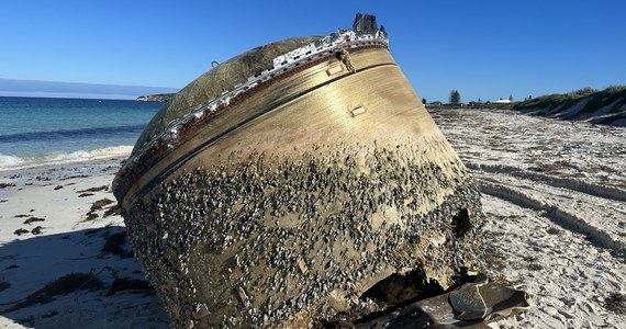 Tajemniczy obiekt znaleziony na plaży w pobliżu Jurien Bay na zachodzie Australii może być fragmentem indyjskiej rakiety. Taką informację podała agencja AP. Możliwe, że znalezisko trafi teraz do muzeum. 