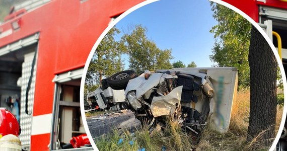Wieluńscy policjanci wyjaśniają okoliczności tragicznego wypadku, do którego doszło na drodze krajowej numer 43 w miejscowości Kamionka. W wyniku zdarzenia śmierć na miejscu poniósł 43-letni kierowca mercedesa sprintera.