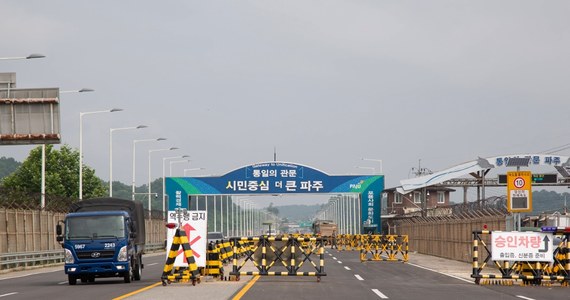 Amerykański żołnierz, który we wtorek nielegalnie przekroczył granicę z Koreą Północną, najprawdopodobniej trafił tam do aresztu. Wcześniej miał zatargi z prawem w Korei Południowej i był tam zatrzymany - poinformowała agencja Reutera powołując się na amerykańskich urzędników wojskowych. 