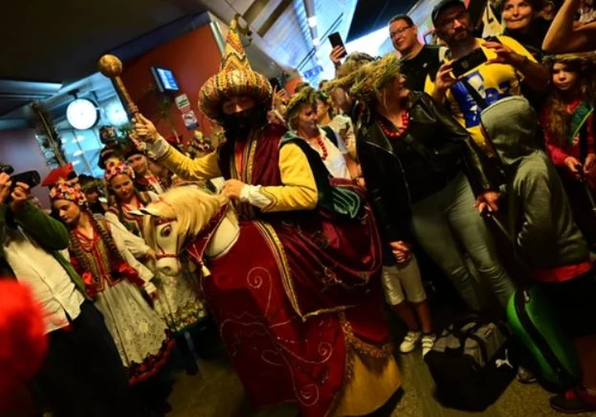 W te wakacje wszystkie drogi prowadzą do Krakowa i Małopolski! Mieszkańcy całej Polski mogą wybrać się w niezapomnianą podróż jednym z czterech wakacyjnych pociągów RMF FM, które ruszają na tory w ramach kampanii „Daj się ugościć. Odwiedź Kraków. Odkryj Małopolskę”. Najbliższy wakacyjny pociąg RMF FM wyruszy w sobotę 22 lipca z Poznania!