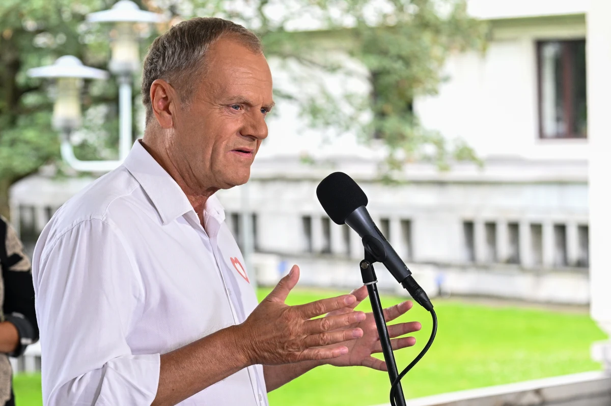 1 października w Warszawie zorganizujemy marsz "Miliona serc", który da wszystkim pewność zwycięstwa; nie pozwolimy na to, żeby zło panoszyło się w naszym codziennym życiu - powiedział w środę szef PO Donald Tusk.