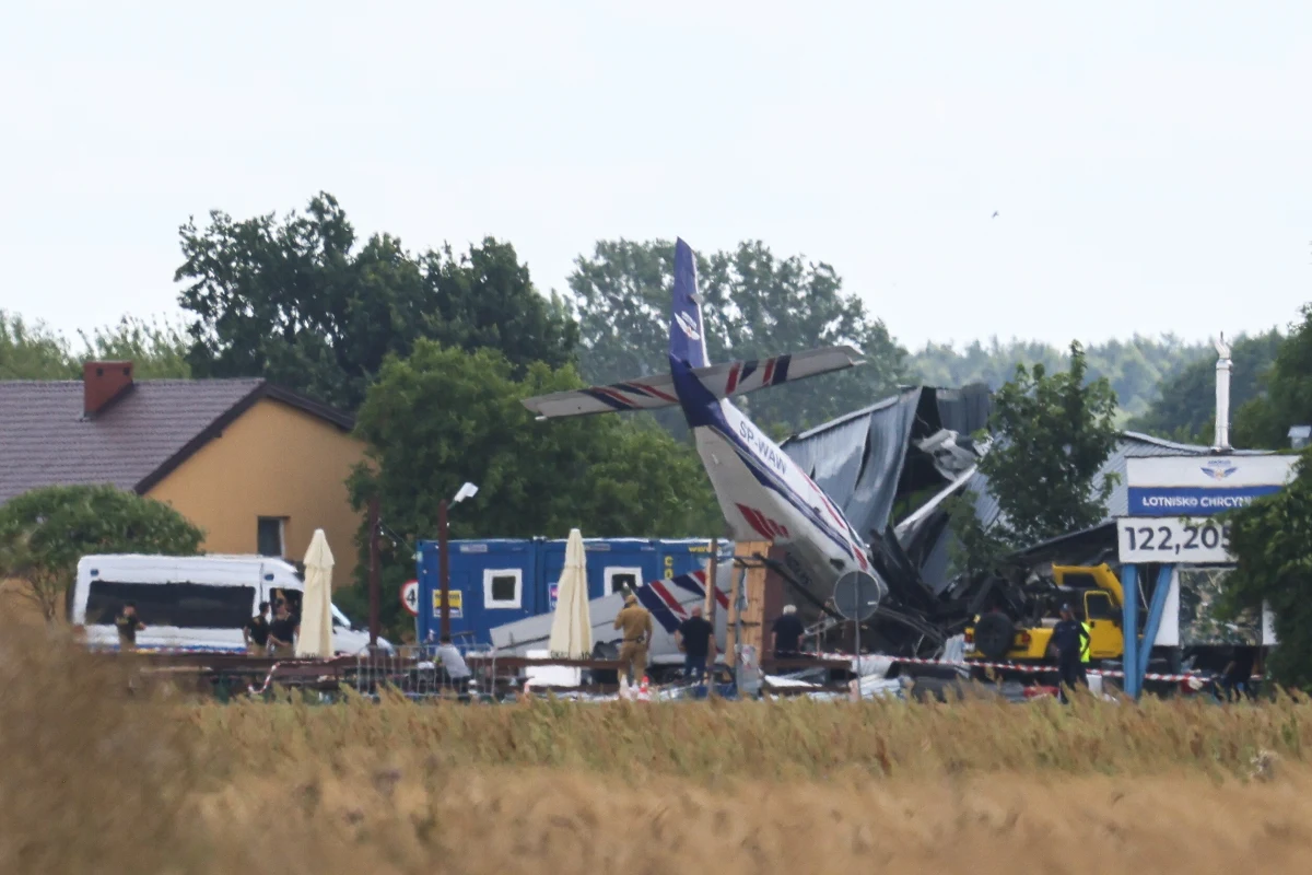 Uraz głowy oraz stłuczenie płuc było przyczyną śmierci pilota, który zginął w katastrofie lotniczej w Chrcynnie - poinformowała rzeczniczka Prokuratury Okręgowej w Ostrołęce Elżbieta Edyta Łukasiewicz.