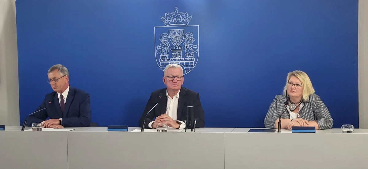 Poznań chce wydłużenia swoich linii tramwajowych poza granice miasta. Takie rozwiązanie jest rozważane w kontekście komunikacyjnego połączenia stolicy Wielkopolski z podpoznańską gminą Swarzędz. Na razie podpisano tylko list intencyjny, ale już wiadomo, że finansowaniem budowy linii zajęłyby się obie gminy oraz miejscowa fabryka Volkswagena.