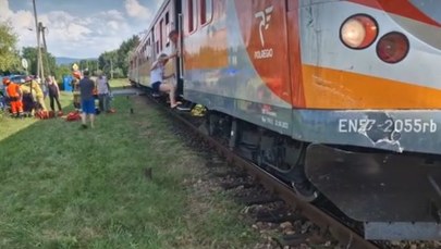 Samochód zderzył się z pociągiem w Andrychowie. Jedna osoba ranna